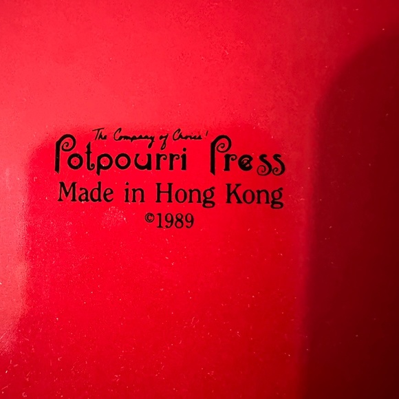 2 Vintage Christmas Cookie Tins Round Reindeer Wreath Red Green Cream 2 3/4 Tall - Picture 7 of 11